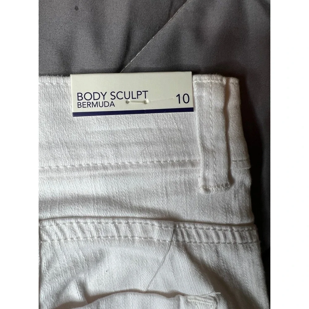 Code Bleu Womens Body Sculpt Bermuda Shorts White Denim Cuffed‎ Size 10 NEW